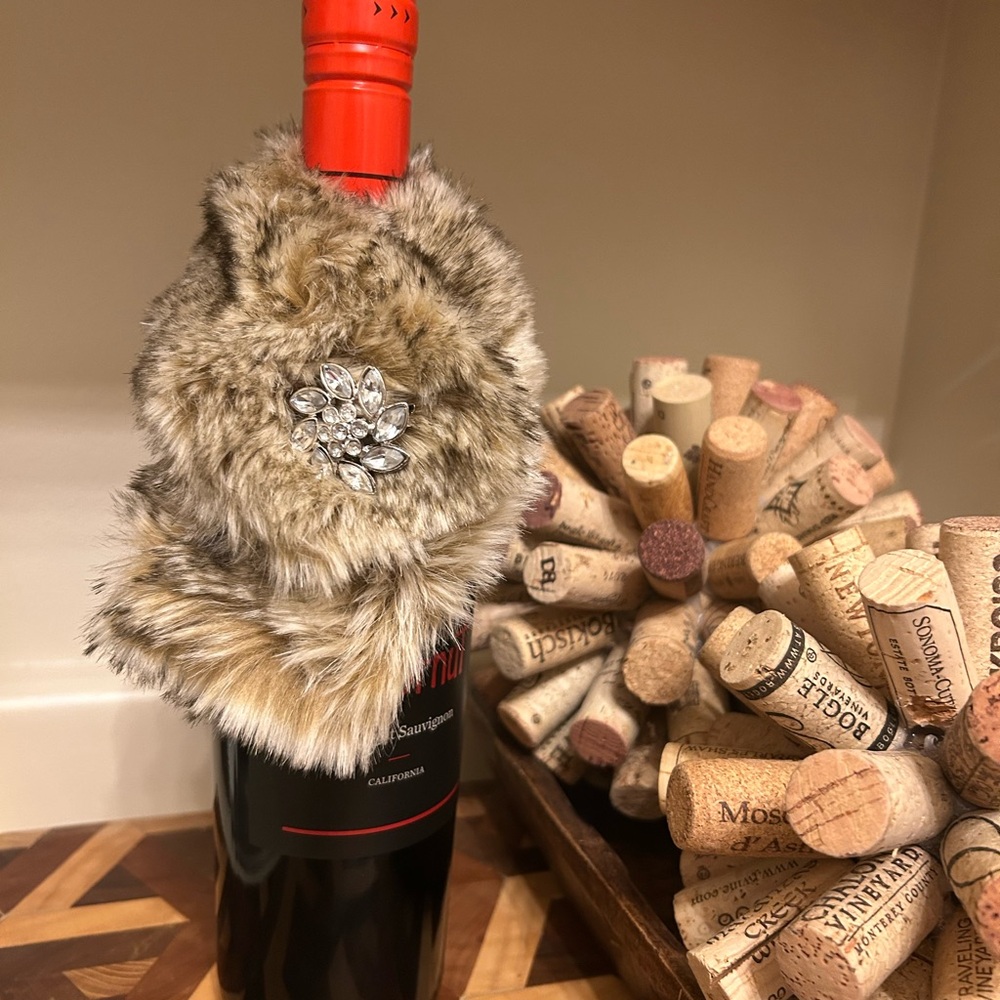 Pottery Barn Faux Fur Bottle Wrap With Sparkling Jewel - Picture 3 of 7